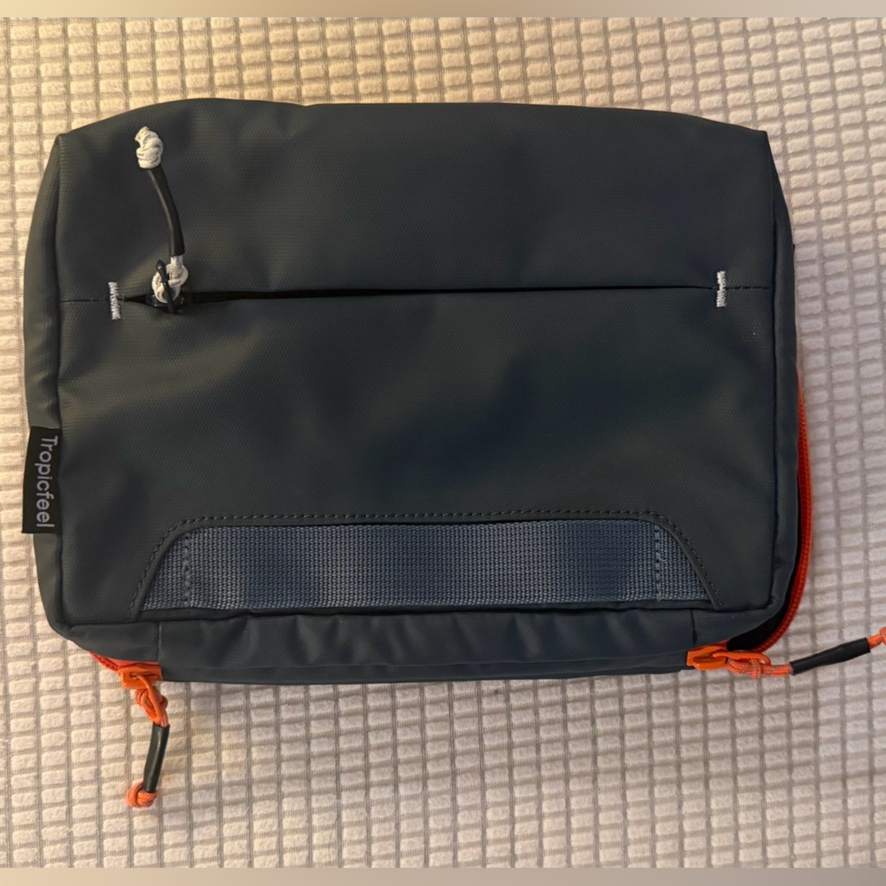 Tropicfeel SEE Toiletry Bag in Navy